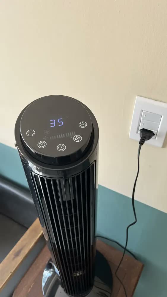 foto de Ventilador de Torre Hivento Silencioso com Controle Remoto e Oscilação