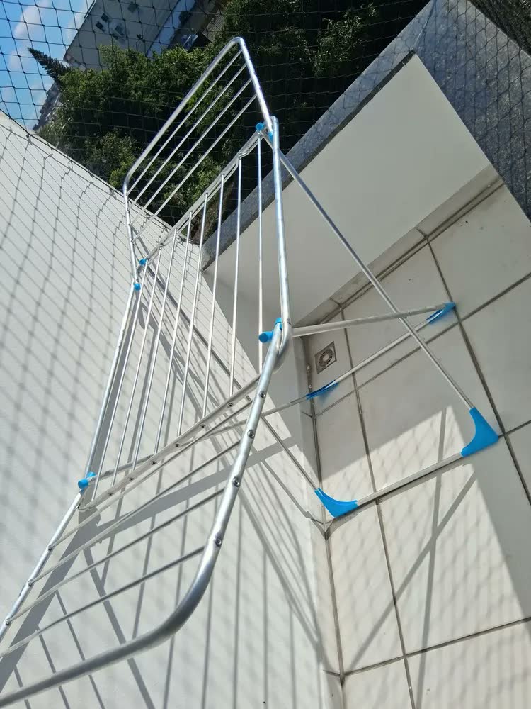 foto de Varal De Chao Roupa Grande Ordez Big Gigante 174cm 100% Aluminio Com Abas Cor Alumínio/azul