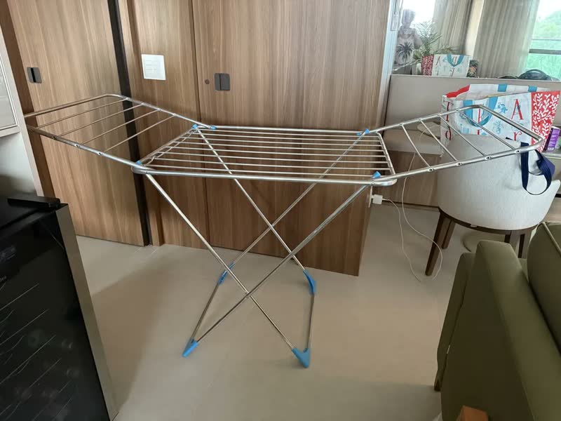 foto de Varal De Chao Roupa Grande Ordez Big Gigante 174cm 100% Aluminio Com Abas Cor Alumínio/azul