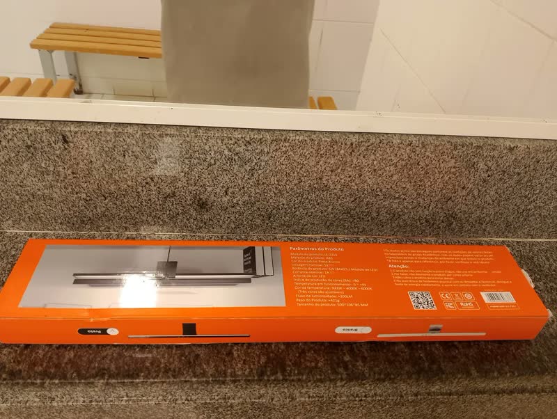 foto de Luminária Barra Led Mesa Monitor 3 Tons Luz Brilho Regulável