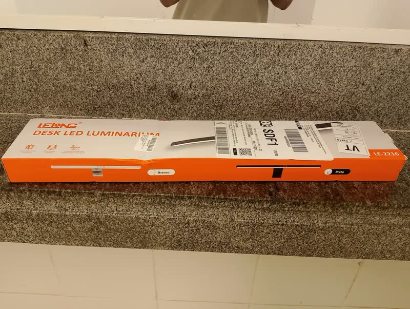 foto de Luminária Barra Led Mesa Monitor 3 Tons Luz Brilho Regulável