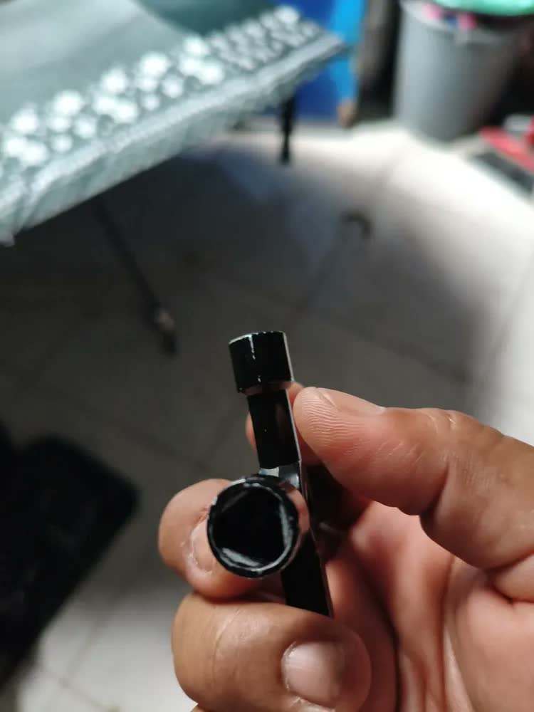 foto de Chave Triângulo Painel Elétrico Ar Condicionado Armario Trem