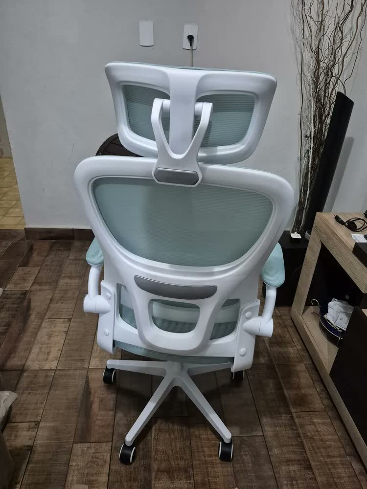 foto de Cadeira Escritório Ergonômica Giratória com Apoio Lombar Python Fly NR17
