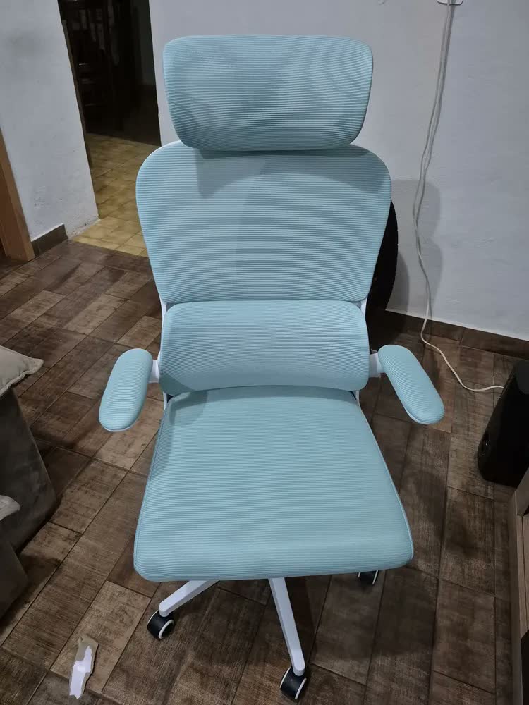 foto de Cadeira Escritório Ergonômica Giratória com Apoio Lombar Python Fly NR17