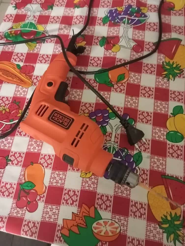 foto de Furadeira Impacto 10mm 450w Black Decker Bed710450 Laranja