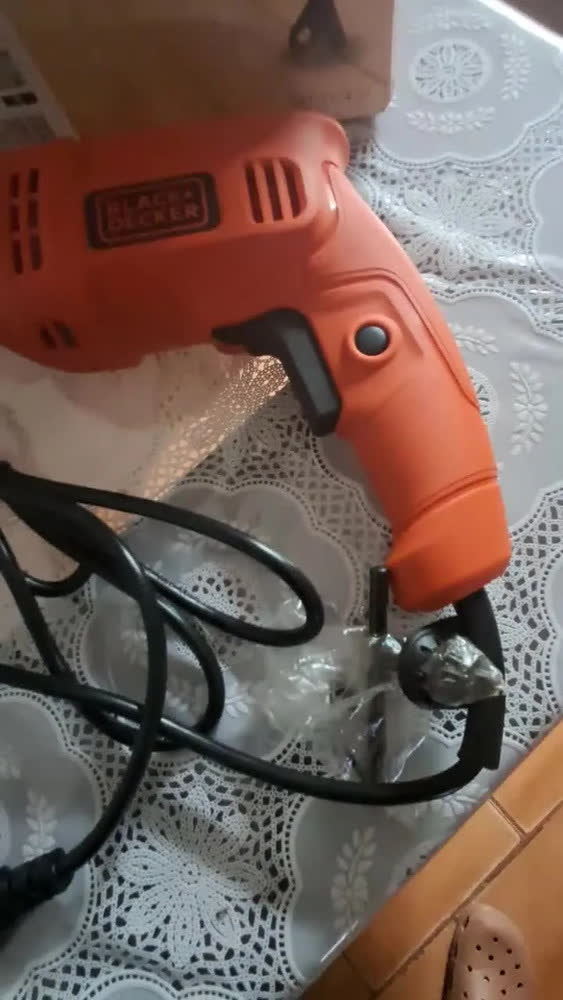 foto de Furadeira Impacto 10mm 450w Black Decker Bed710450 Laranja