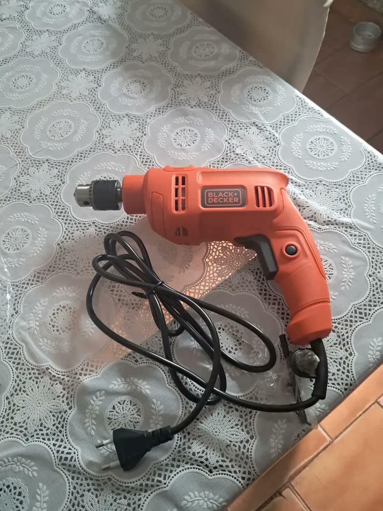 foto de Furadeira Impacto 10mm 450w Black Decker Bed710450 Laranja