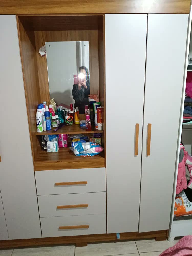 foto de Guarda Roupa Casal 4 Portas Roupeiro Com Gavetas E Espelho Cor Freijó Com Off White