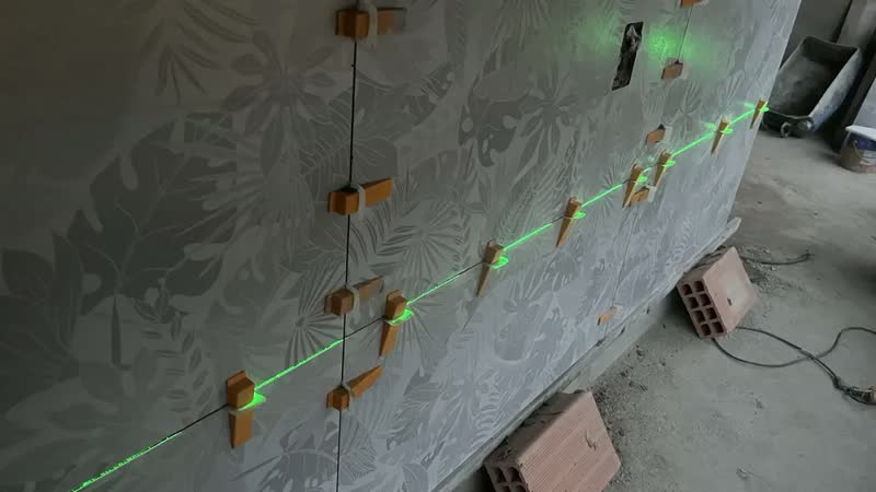 foto de Nivel Laser Dewalt 2 Linhas Verde 30 Metro C/ Maleta + Tripé