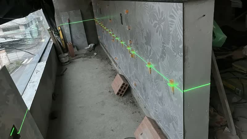 foto de Nivel Laser Dewalt 2 Linhas Verde 30 Metro C/ Maleta + Tripé