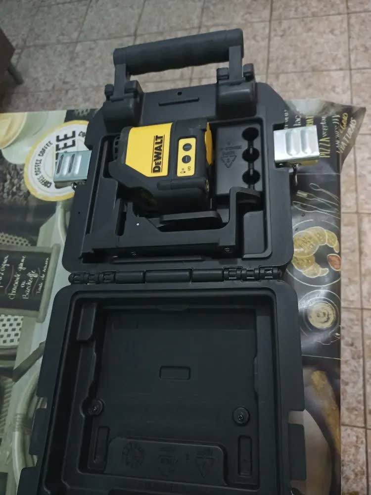 foto de Nivel Laser Dewalt 2 Linhas Verde 30 Metro C/ Maleta + Tripé