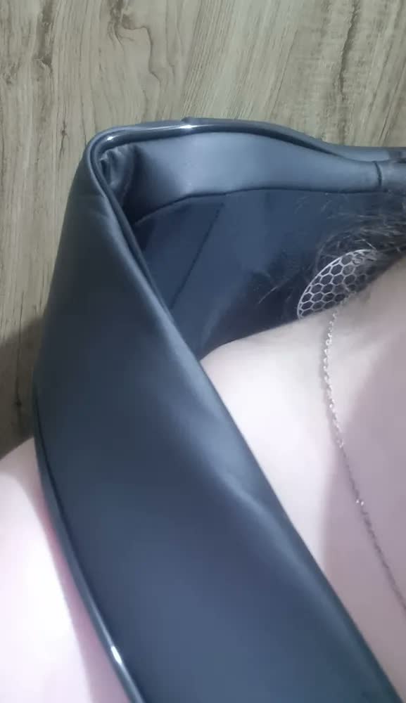 foto de Massageador de Pescoco Shiatsu 3d Com Aquecimento Para Cervical E Ombros Elétrico Sem Fio Knqze Preto
