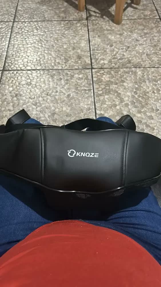 foto de Massageador de Pescoco Shiatsu 3d Com Aquecimento Para Cervical E Ombros Elétrico Sem Fio Knqze Preto