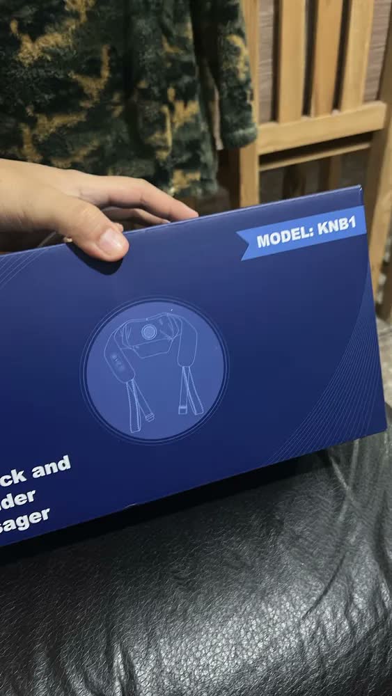 foto de Massageador de Pescoco Shiatsu 3d Com Aquecimento Para Cervical E Ombros Elétrico Sem Fio Knqze Preto