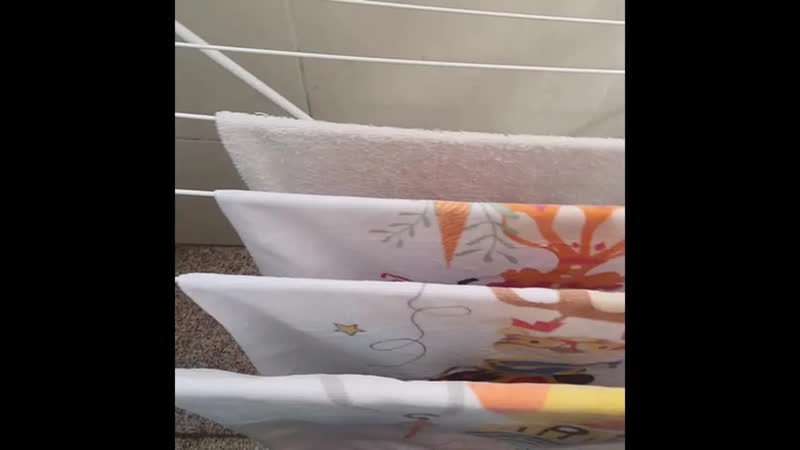 foto de Varal de Chão Casa do Suporte Branco para Roupas, de Aço e até 6 kg