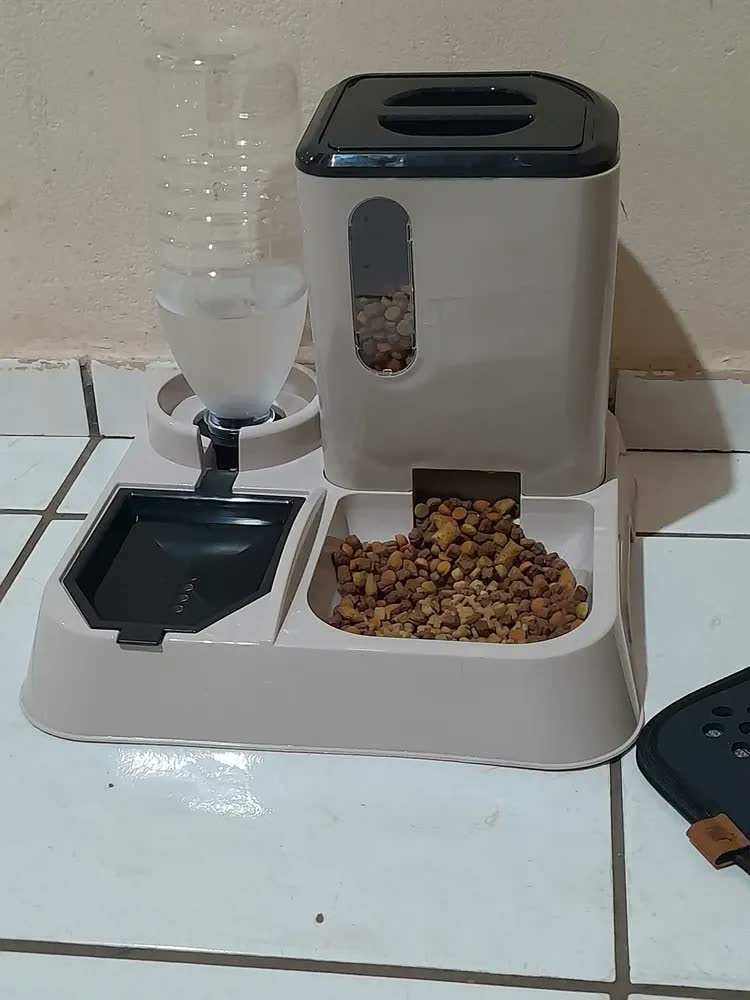 foto de Comedouro E Bebedouro Automático Inteligente Alimentador