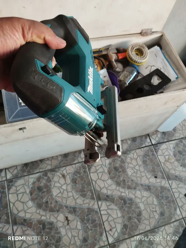 foto de Serra Tico Tico Makita DJV186Z sem bateria sem carregador