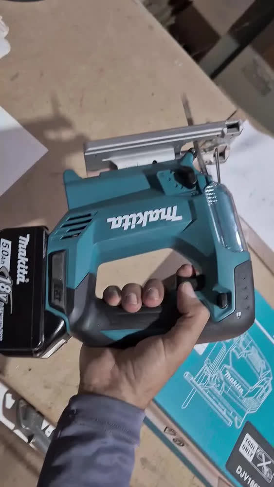 foto de Serra Tico Tico Makita DJV186Z sem bateria sem carregador