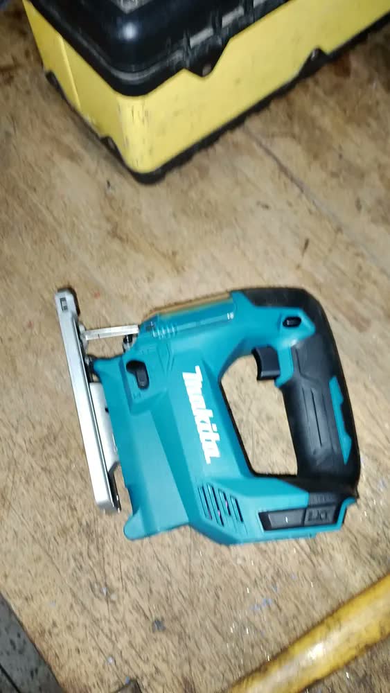 foto de Serra Tico Tico Makita DJV186Z sem bateria sem carregador