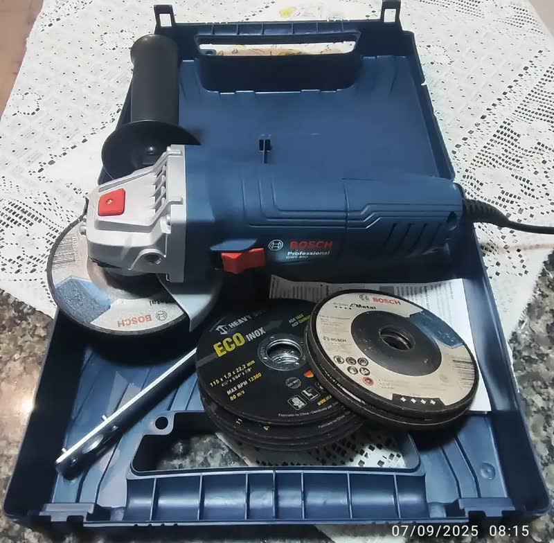 foto de Esmerilhadeira Lixadeira Gws 850 Bosch C/ Kit Maleta Discos