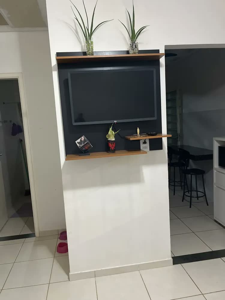 foto de Painel Suspenso Preto/Nature Para TV Até 32