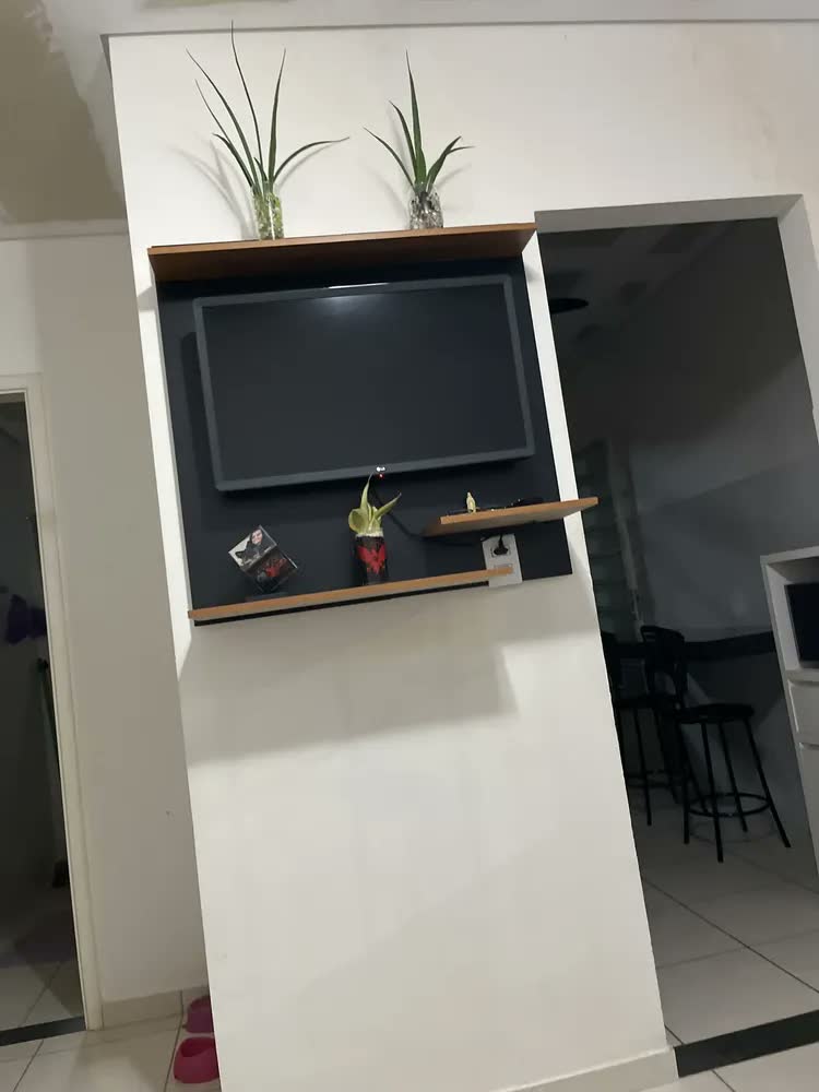 foto de Painel Suspenso Preto/Nature Para TV Até 32