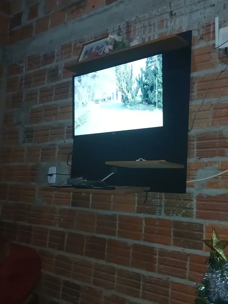 foto de Painel Suspenso Preto/Nature Para TV Até 32