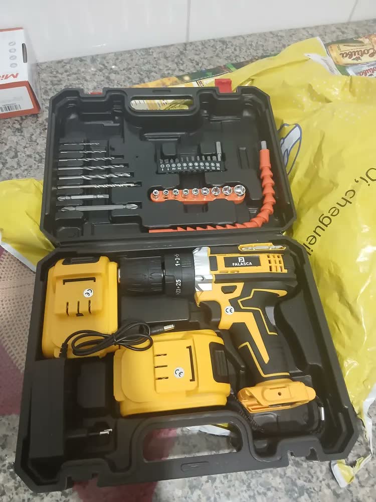 foto de Parafusadeira E Furadeira A Bateria Pf21b2 21v Com Duas Baterias F02 4979 - Falasca