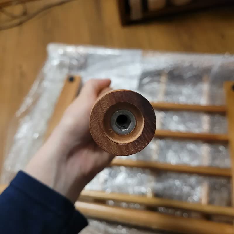 foto de Cabideiro Valet de Chão em Eucalipto Preto Pizarro
