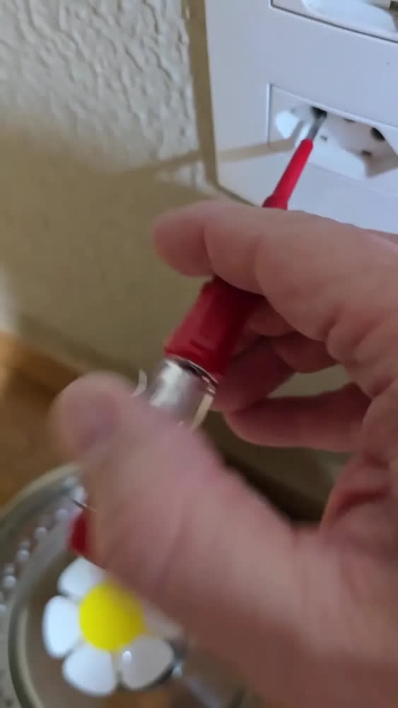 foto de Chave Fenda Teste Elétrico Tensão Isolada Vde 140mm Vonder Vermelho