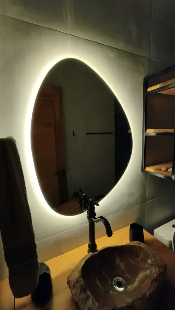 foto de Espelho Orgânico com LED 80x60cm Jade Para Banheiro EspelhoBarato