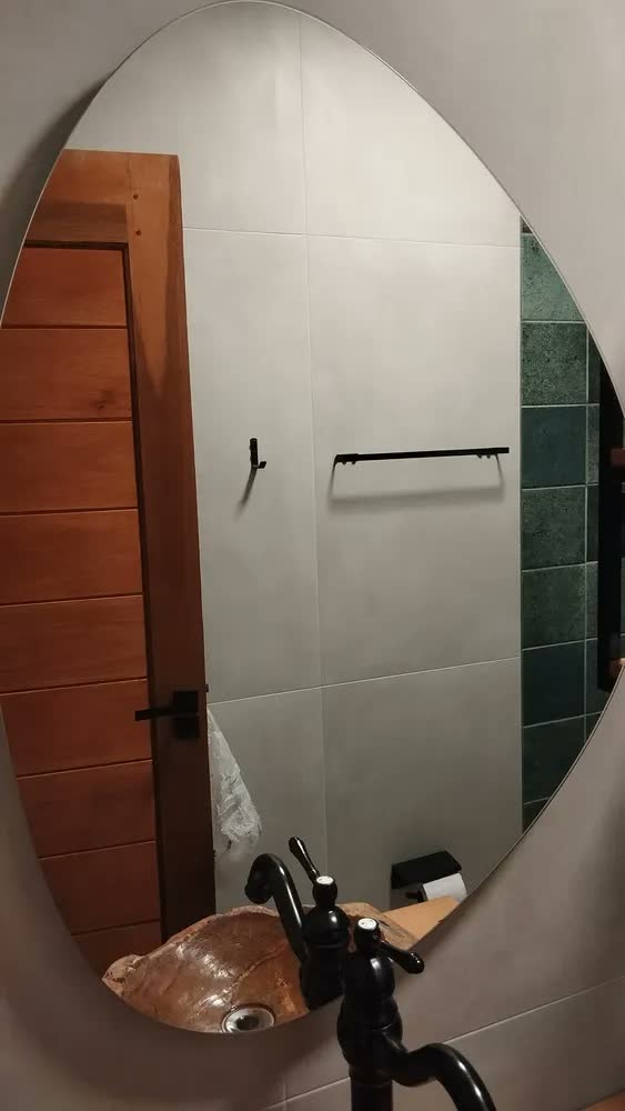 foto de Espelho Orgânico com LED 80x60cm Jade Para Banheiro EspelhoBarato