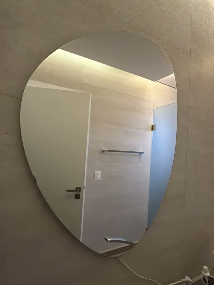 foto de Espelho Orgânico com LED 80x60cm Jade Para Banheiro EspelhoBarato