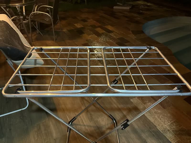 foto de Varal De Chão Alumínio 160cm Grande Ñ Enferruja Retrátil Portátil Para Roupas Com Abas Reforçado