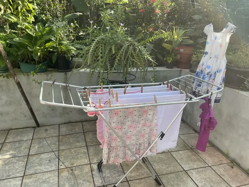 foto de Varal De Chão Alumínio 160cm Grande Ñ Enferruja Retrátil Portátil Para Roupas Com Abas Reforçado