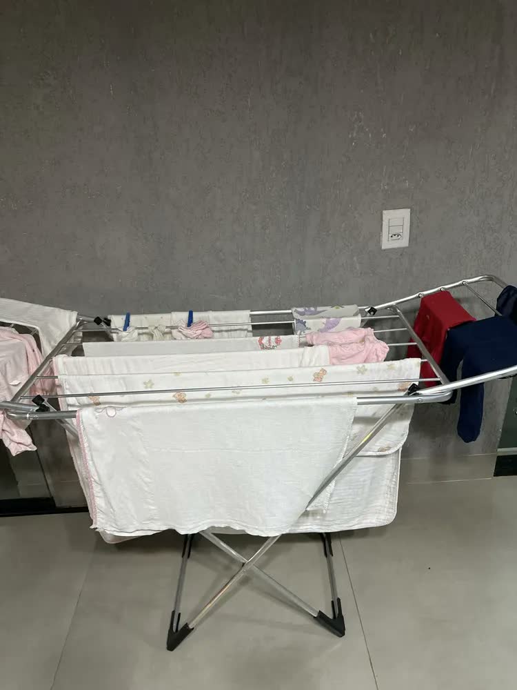 foto de Varal De Chão Alumínio 160cm Grande Ñ Enferruja Retrátil Portátil Para Roupas Com Abas Reforçado