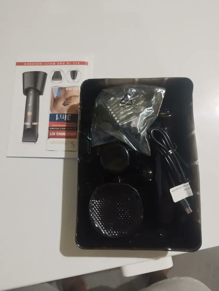 foto de All-in Barbeador Eletrico Aparador de Pelos 3-em-1 Homen Shaver Aparelho de Barbear a prova da agua Nariz Barba Corpo Cabelo com Base B-0791BK