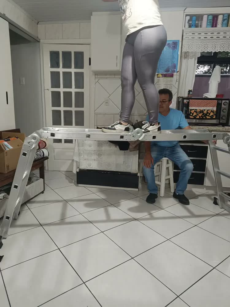 foto de Escada De Alumínio 4x3 Multifuncional Articulada 12 Degraus Cor Prateado