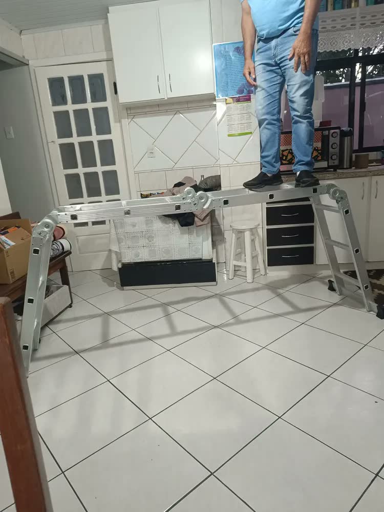 foto de Escada De Alumínio 4x3 Multifuncional Articulada 12 Degraus Cor Prateado