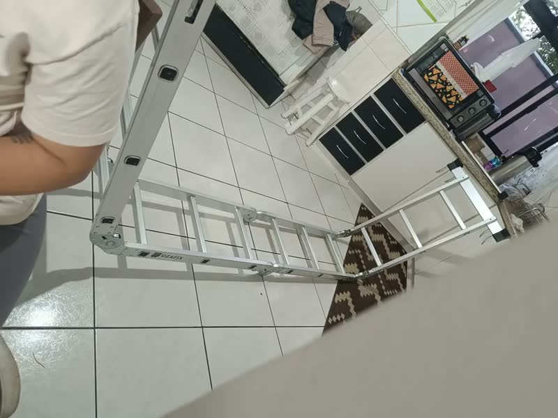 foto de Escada De Alumínio 4x3 Multifuncional Articulada 12 Degraus Cor Prateado