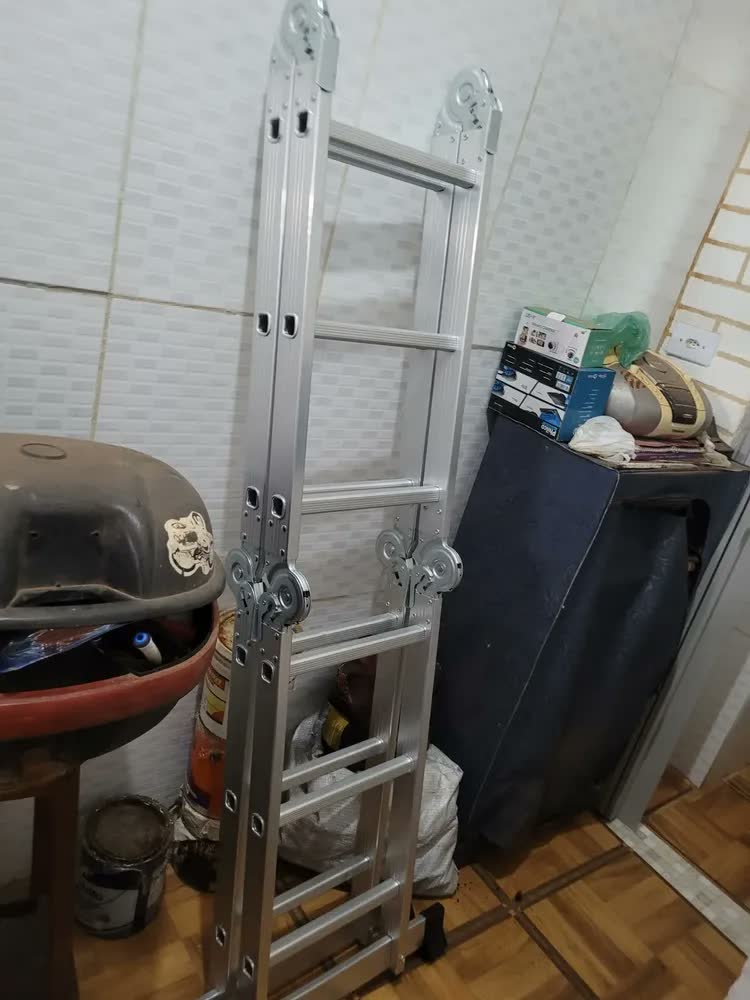 foto de Escada De Alumínio 4x3 Multifuncional Articulada 12 Degraus Cor Prateado