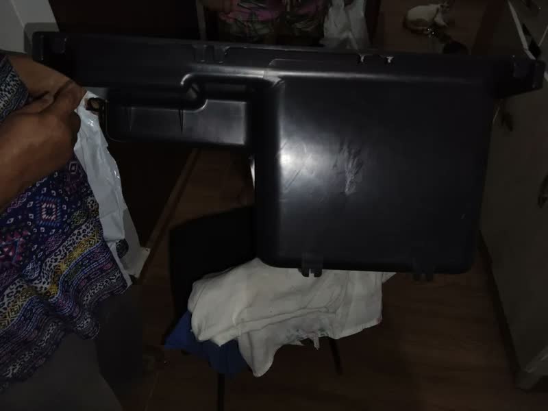 foto de Tanque De Lavar Roupa 30l Lateral De Plástico Fixo Na Parede Cinza