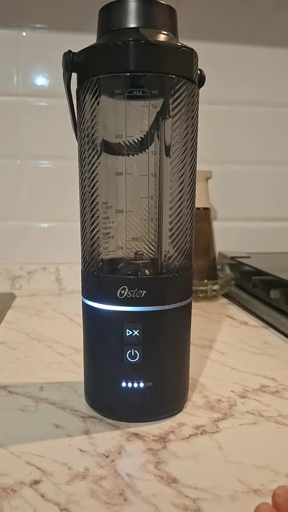 foto de Liquidificador portátil Oster, Gomax, capacidade de 590 ml