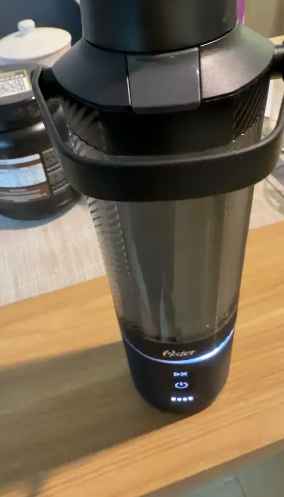 foto de Liquidificador portátil Oster, Gomax, capacidade de 590 ml