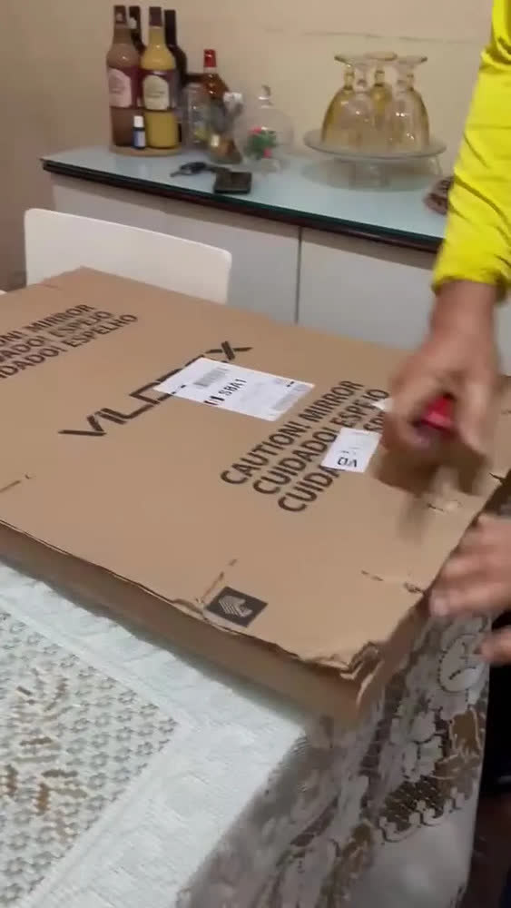 foto de Espelho Vildrex Roma 70x50cm Design Moderno Lapidado Luxo Suporte