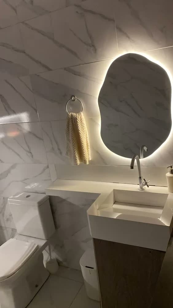 foto de Espelho Vildrex Roma 70x50cm Design Moderno Lapidado Luxo Suporte