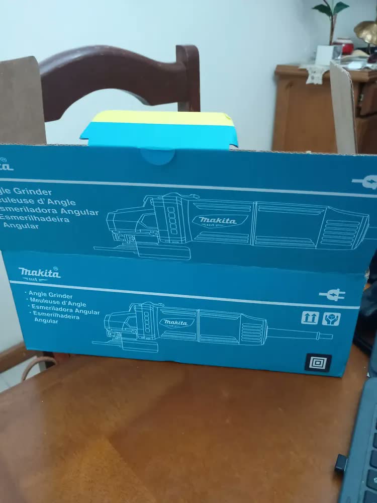 foto de Esmerilhadeira Lixadeira Makita Angular Madeira Aluminio