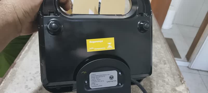 foto de Sanduicheira Elétrica Grill Unitemmi Preto Antiaderente 750W