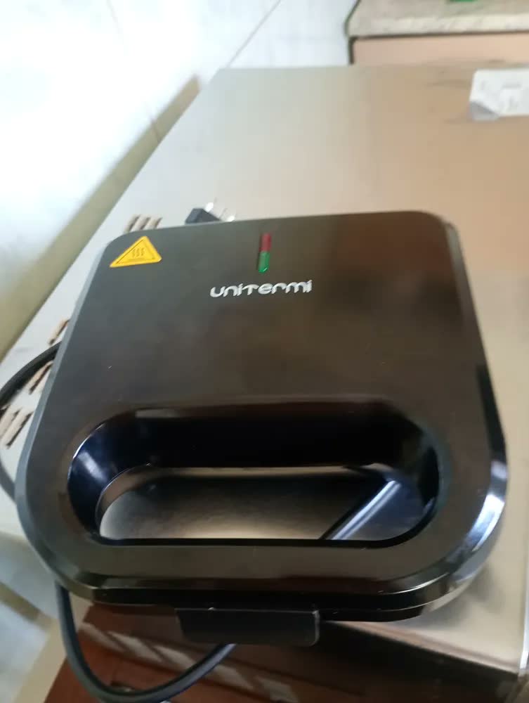foto de Sanduicheira Elétrica Grill Unitemmi Preto Antiaderente 750W