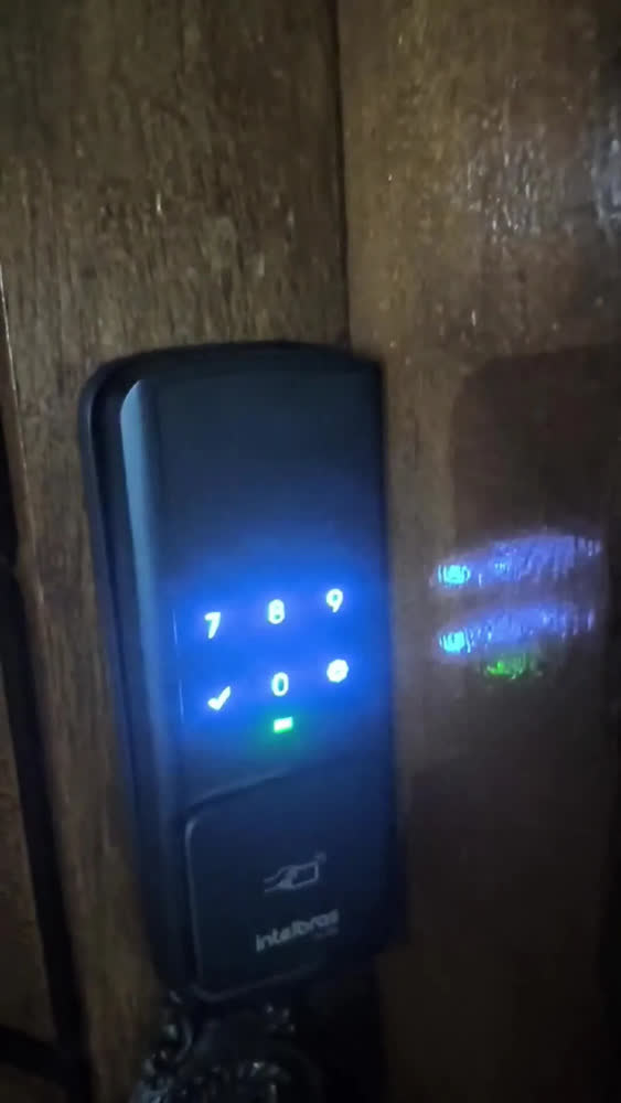 foto de Fechadura Digital De Sobrepor Fv 201 Intelbras Preto